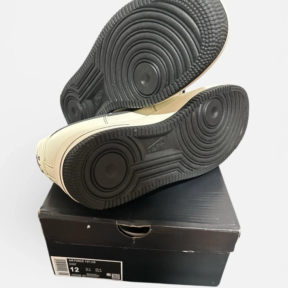 New Nike Air-force  low 1. 10.5